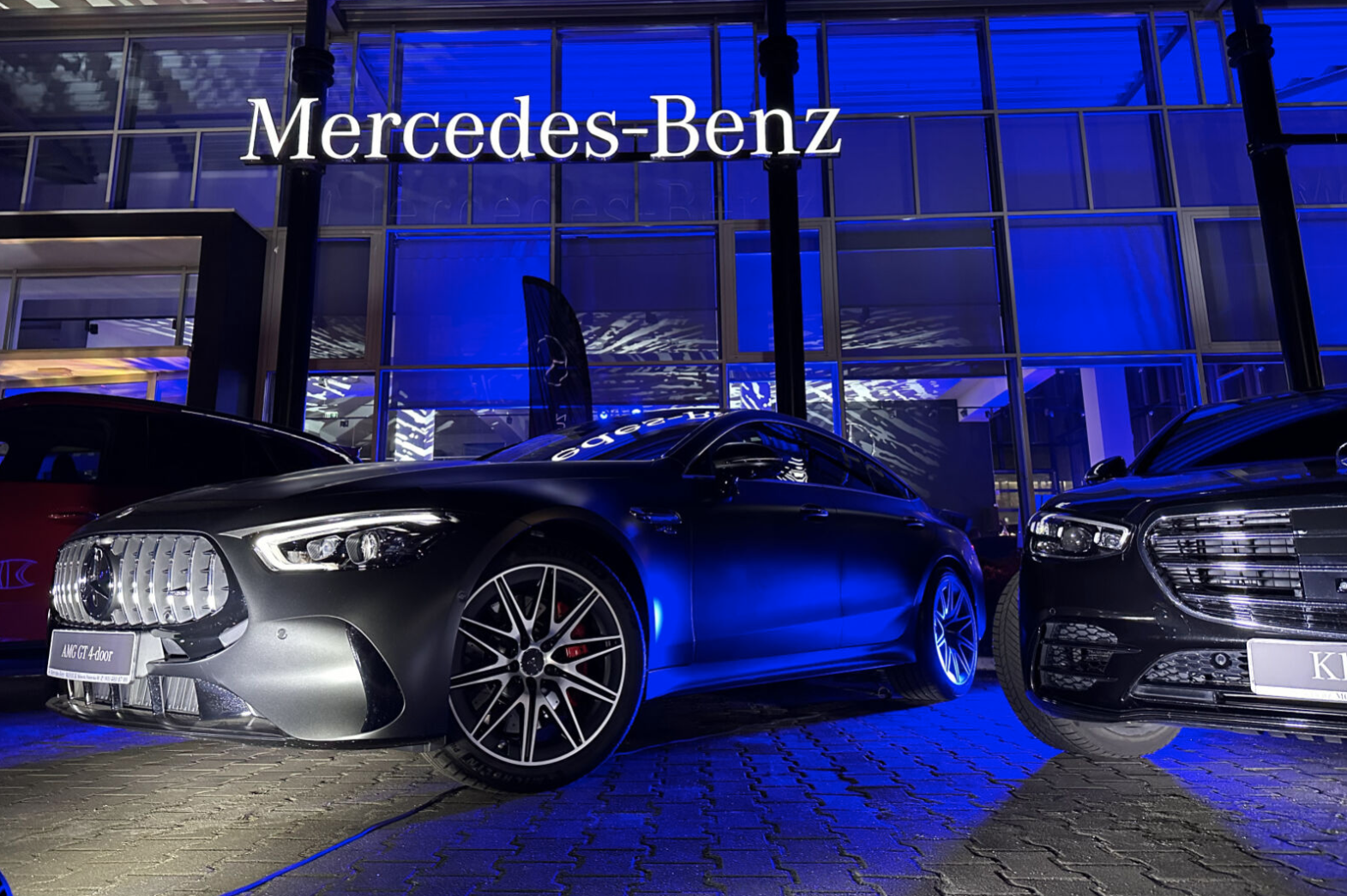Oświetlenie samochodów w salonie Mercedes Szczecin